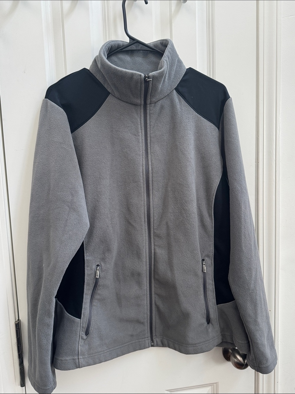 Columbia Gray and Black Lightweight Fleece Jacket